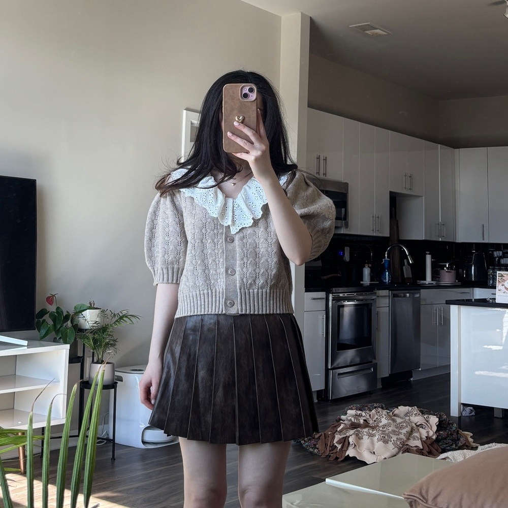 Chic Puff Sleeve Blouse with Pleated Skirt